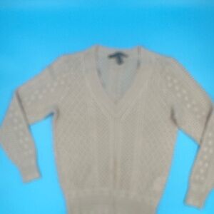 White House Black Market Women's Cream V-Neck Sweater
